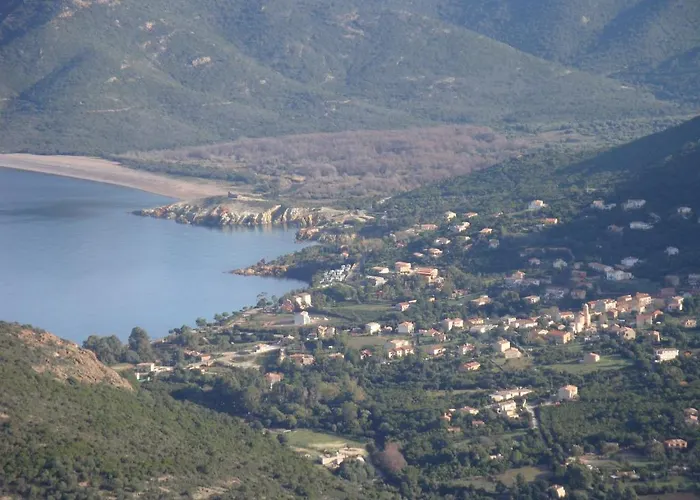 坎芭耶鲁酒店 2* 加莱里亚